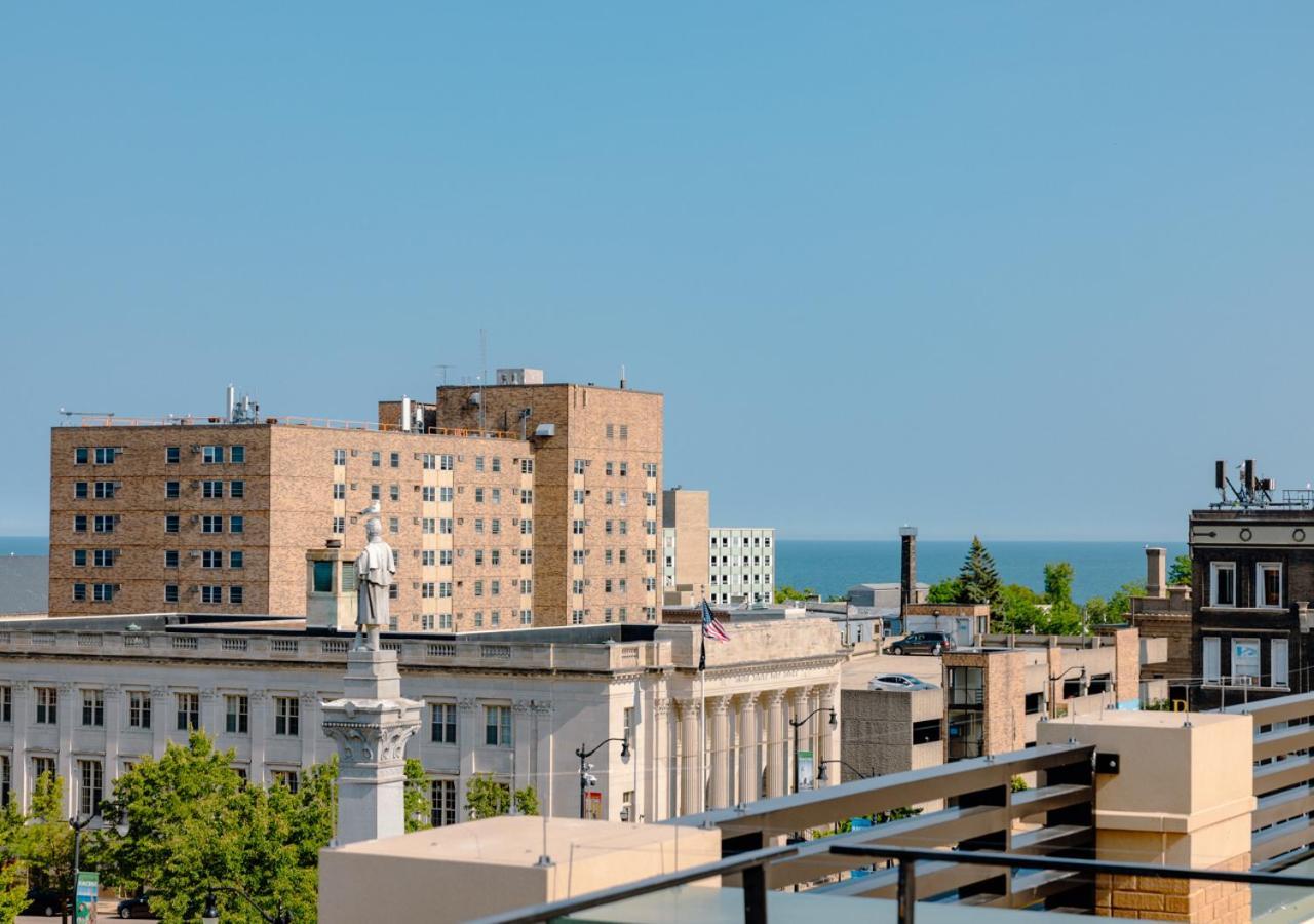 Hotel Verdant Racine Bagian luar foto