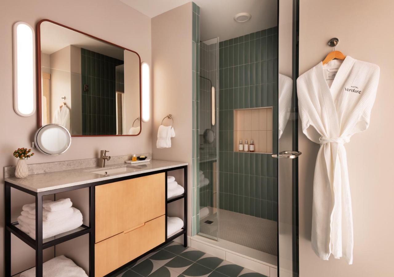 Hotel Verdant Racine Bagian luar foto
