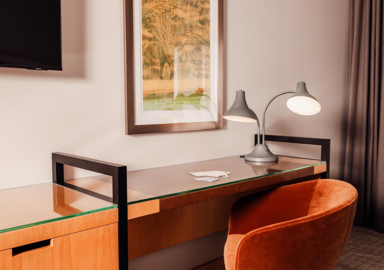 Hotel Verdant Racine Bagian luar foto